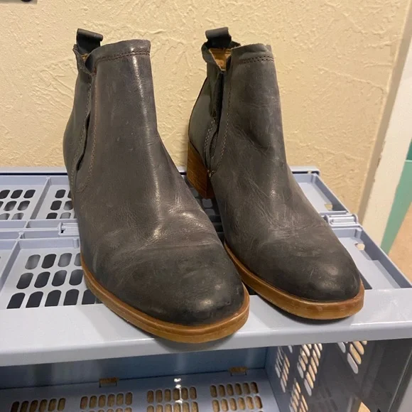 Korks Tea Stretch Ankle Bootie (Women), size 8 - Picture 2 of 8